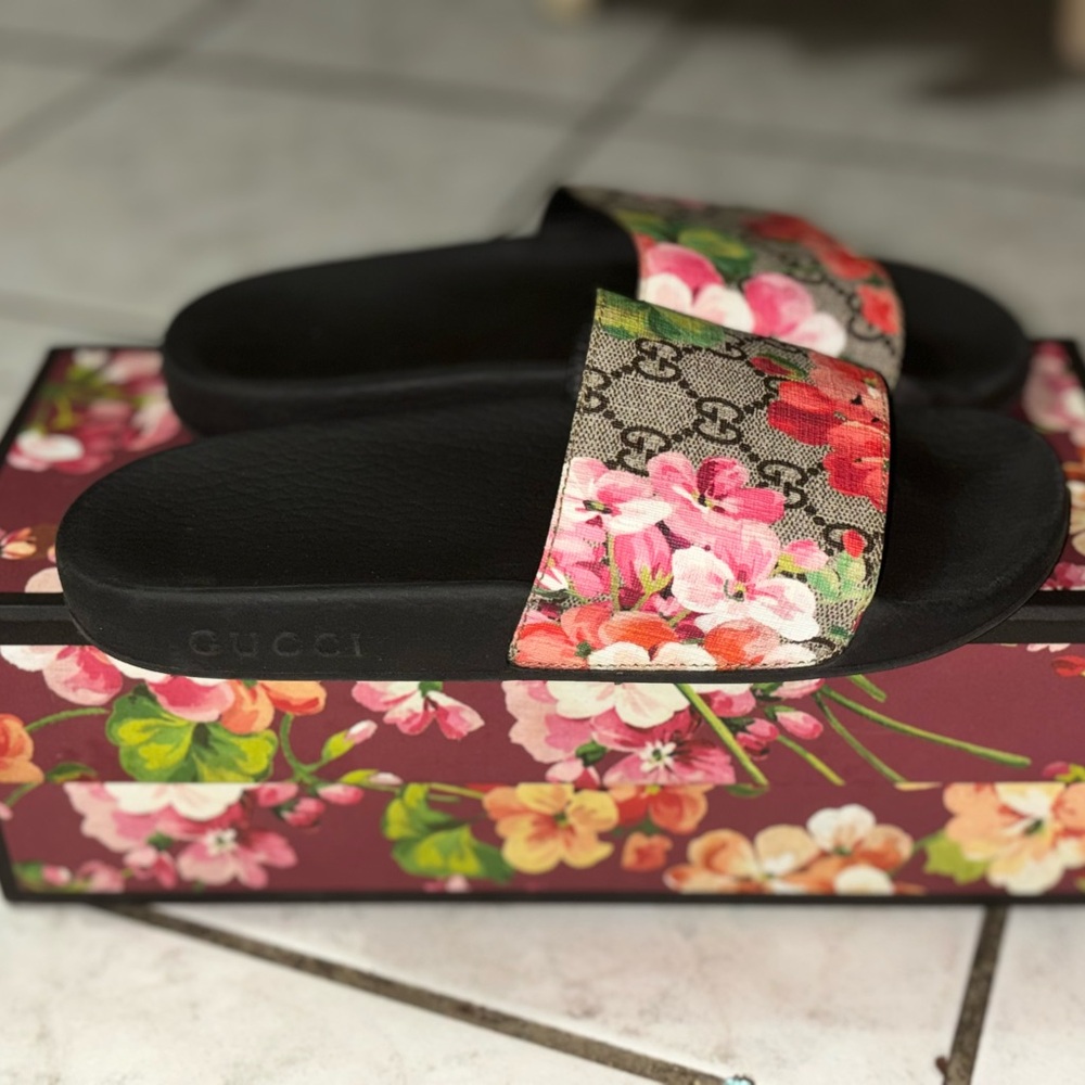 Gucci Blooms Floral Sandals